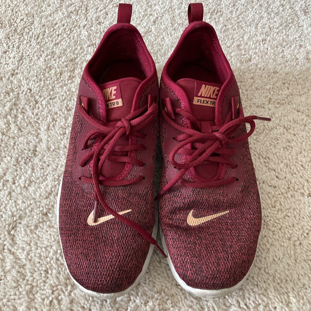 Nike Flex TR9 Burgundy Sneakers